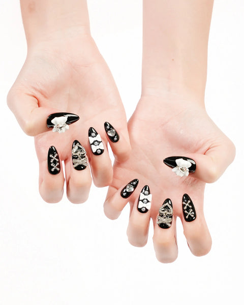 Monochrome Lolita