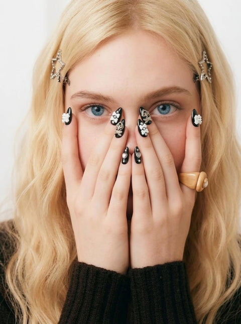 Monochrome Lolita